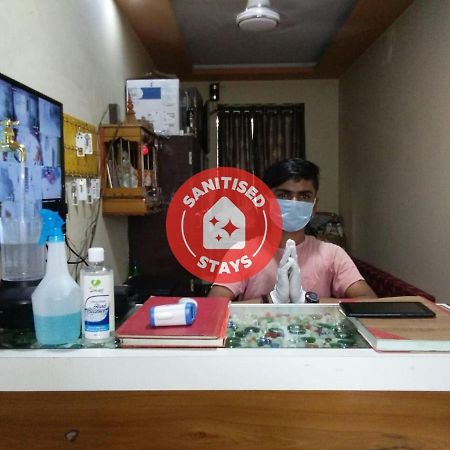 Oyo 60773 Ruchita Loadging & Boarding Hotel Bombay Esterno foto