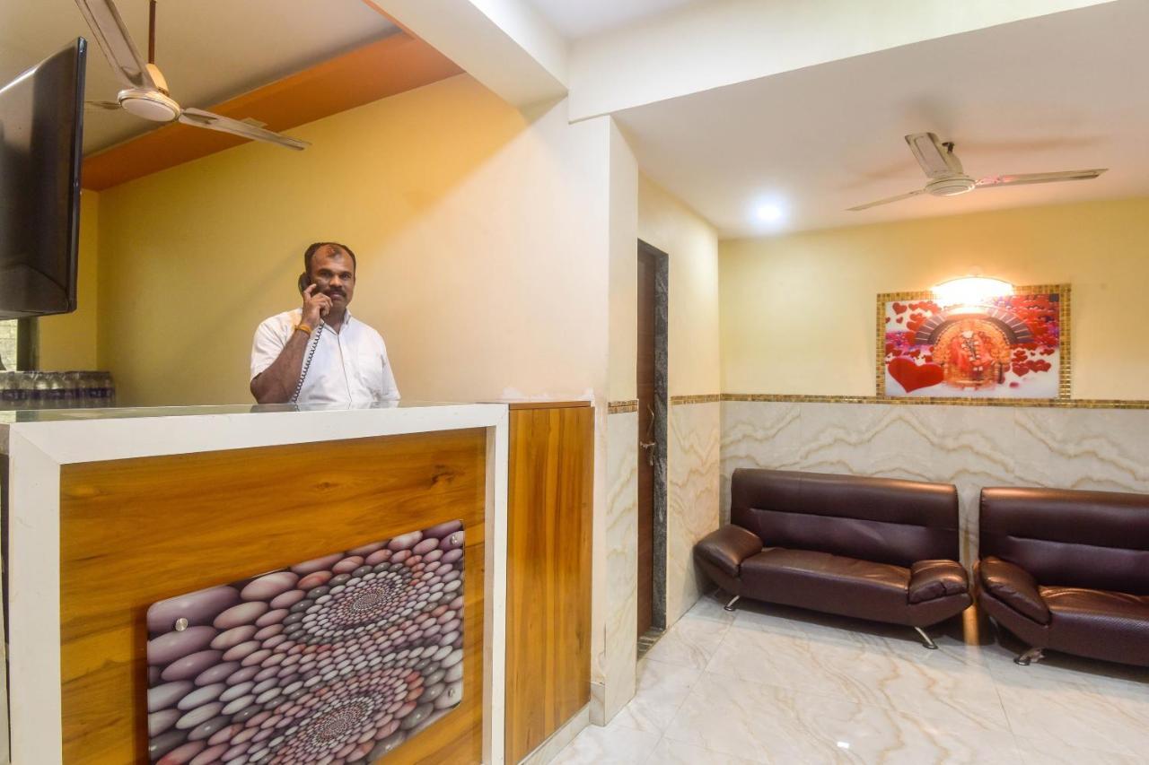 Oyo 60773 Ruchita Loadging & Boarding Hotel Bombay Esterno foto