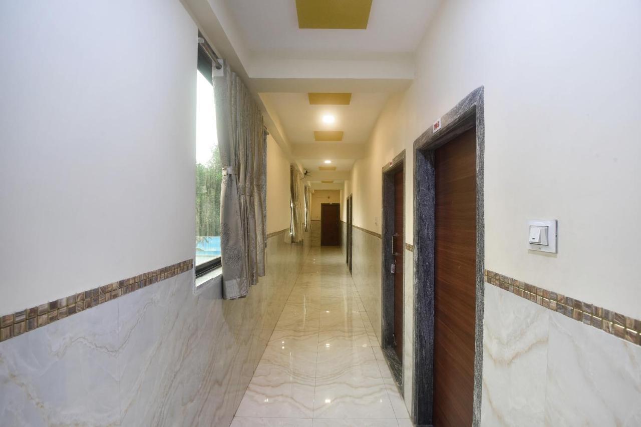 Oyo 60773 Ruchita Loadging & Boarding Hotel Bombay Esterno foto