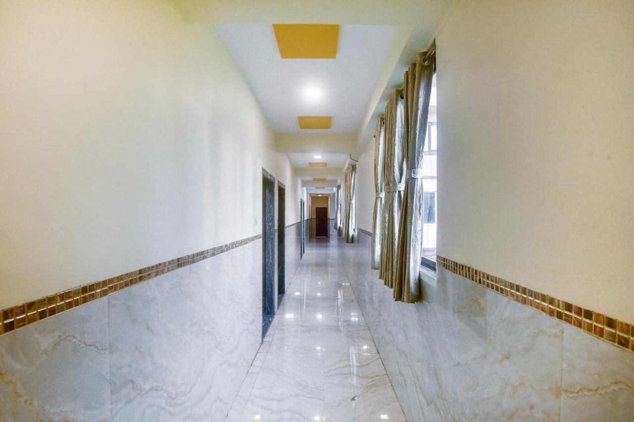 Oyo 60773 Ruchita Loadging & Boarding Hotel Bombay Esterno foto