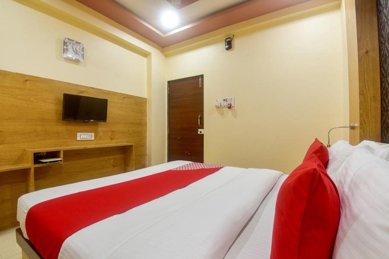 Oyo 60773 Ruchita Loadging & Boarding Hotel Bombay Esterno foto