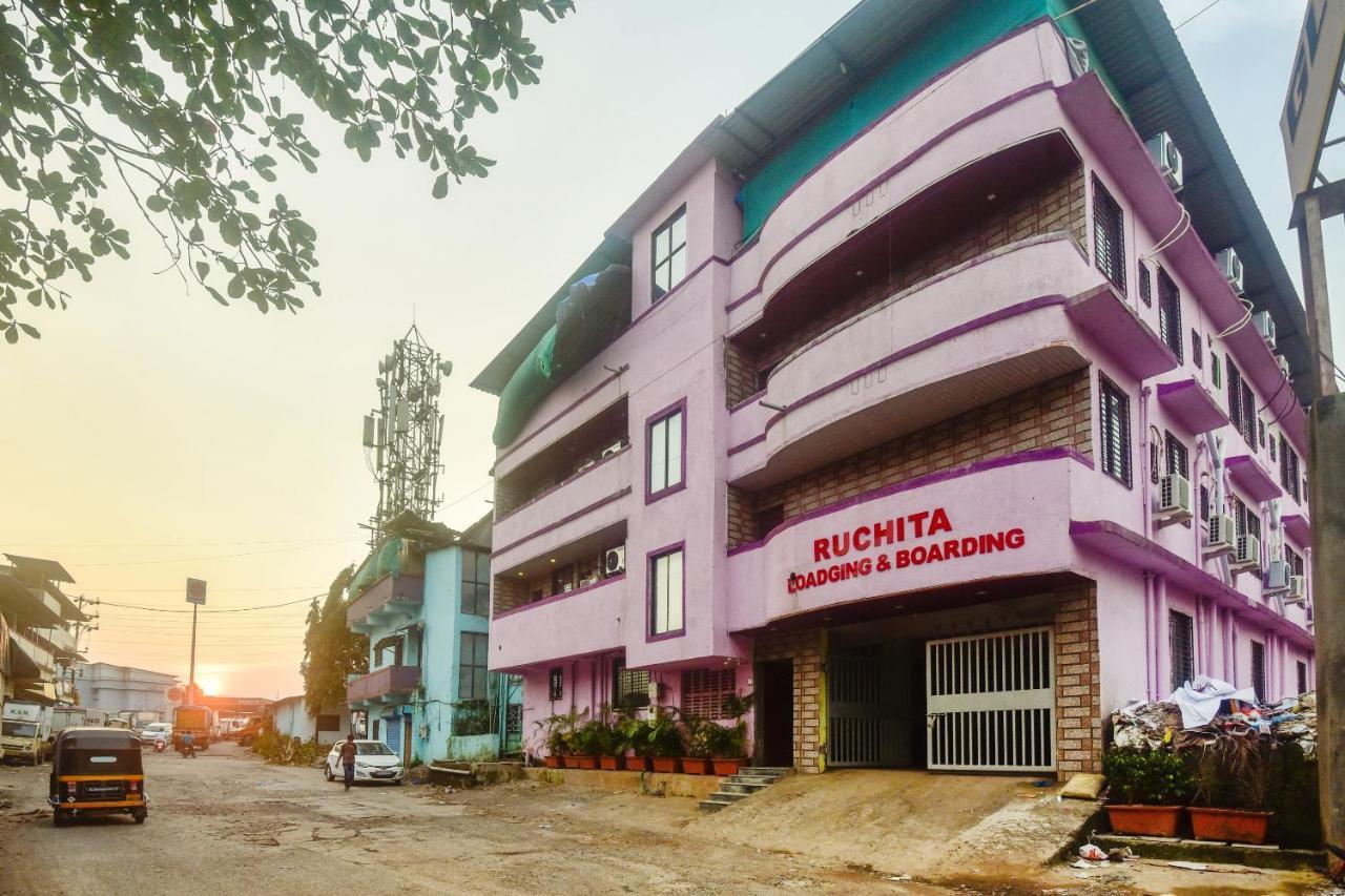 Oyo 60773 Ruchita Loadging & Boarding Hotel Bombay Esterno foto