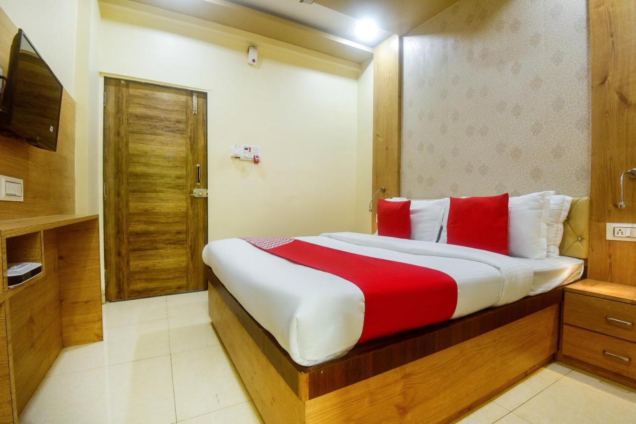 Oyo 60773 Ruchita Loadging & Boarding Hotel Bombay Esterno foto