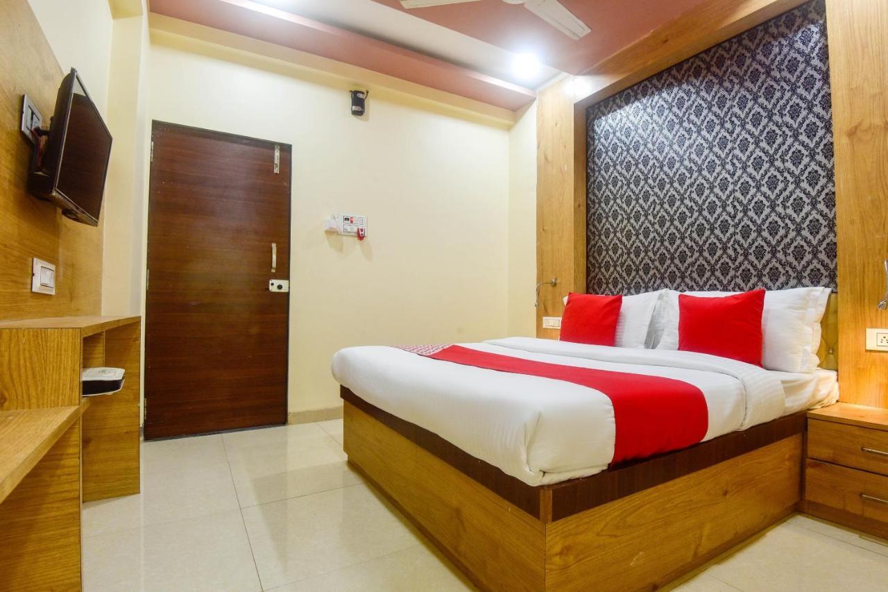 Oyo 60773 Ruchita Loadging & Boarding Hotel Bombay Esterno foto