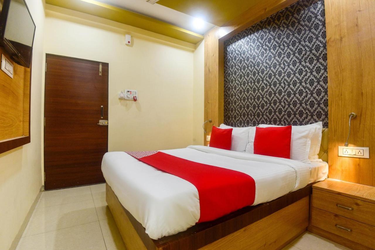 Oyo 60773 Ruchita Loadging & Boarding Hotel Bombay Esterno foto