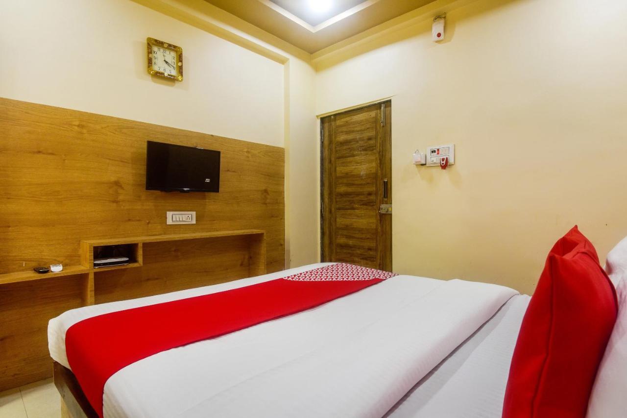 Oyo 60773 Ruchita Loadging & Boarding Hotel Bombay Esterno foto