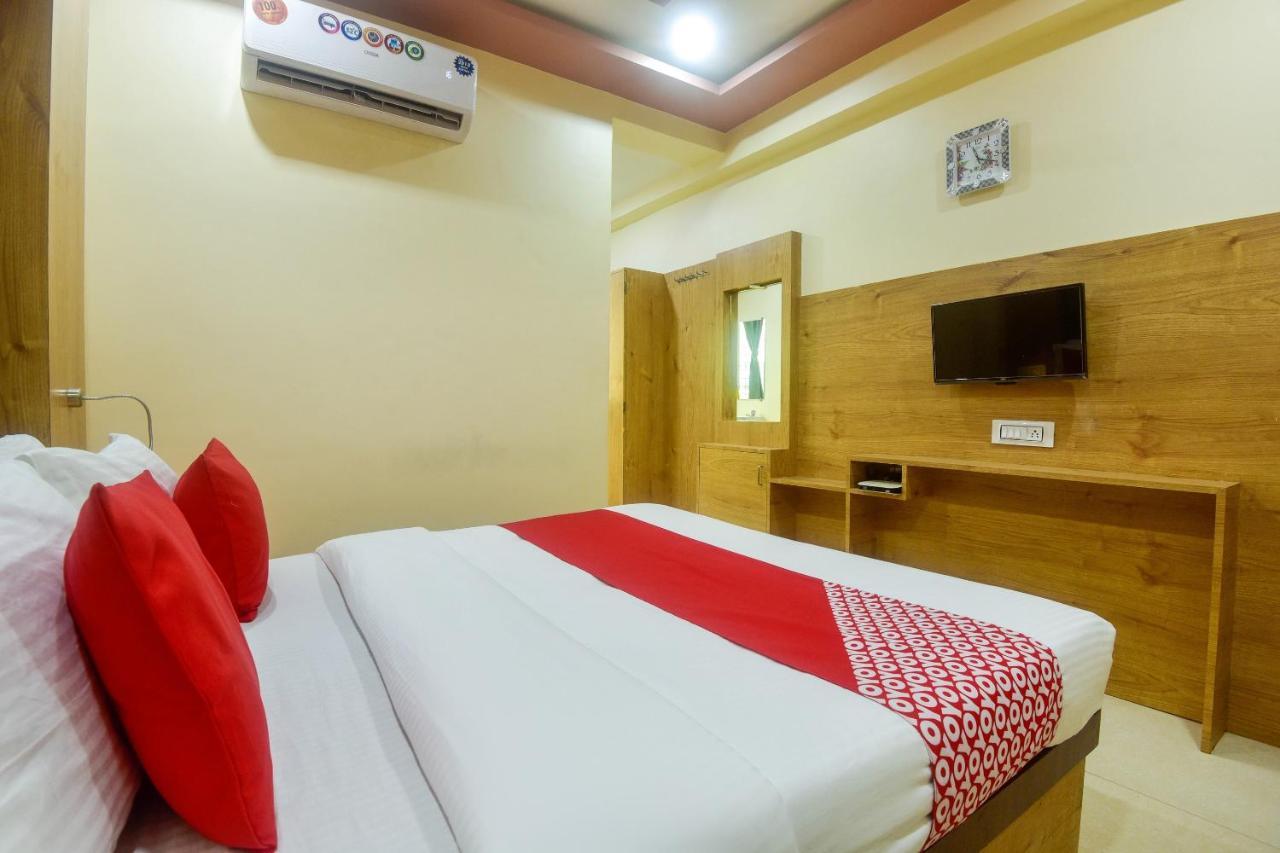 Oyo 60773 Ruchita Loadging & Boarding Hotel Bombay Esterno foto