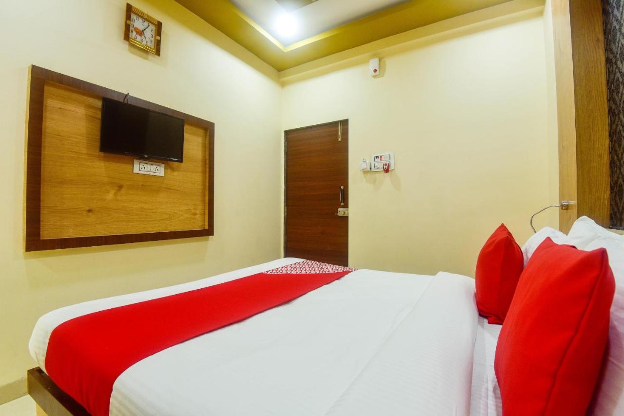 Oyo 60773 Ruchita Loadging & Boarding Hotel Bombay Esterno foto