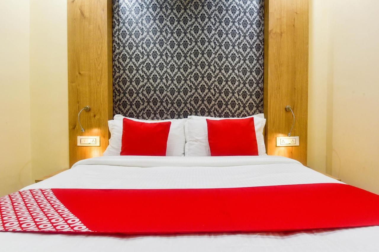 Oyo 60773 Ruchita Loadging & Boarding Hotel Bombay Esterno foto