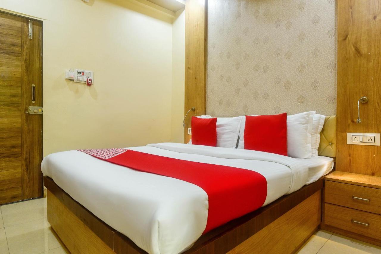 Oyo 60773 Ruchita Loadging & Boarding Hotel Bombay Esterno foto
