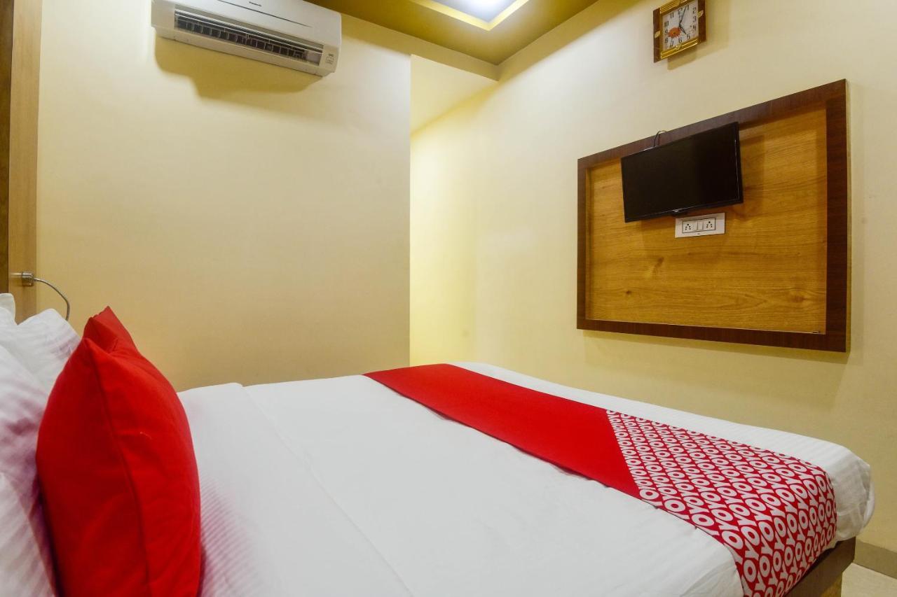 Oyo 60773 Ruchita Loadging & Boarding Hotel Bombay Esterno foto