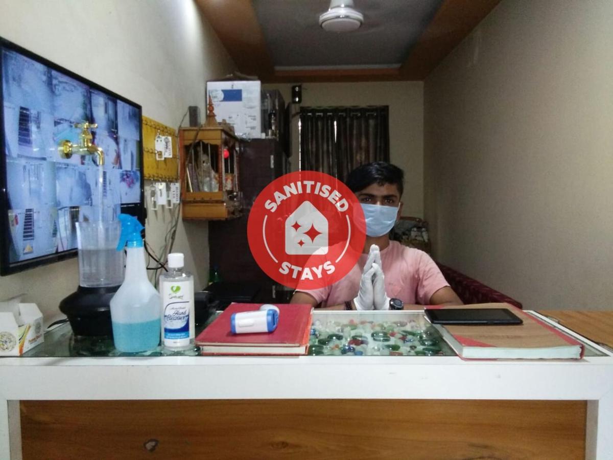 Oyo 60773 Ruchita Loadging & Boarding Hotel Bombay Esterno foto